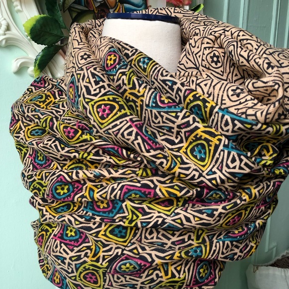 Vintage cotton abstract print scarf - Picture 2 of 8